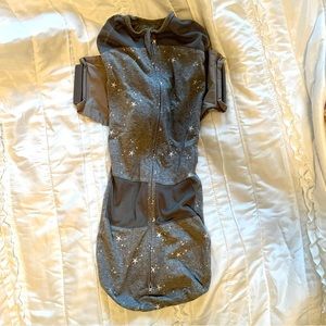 SNOO Sleep Sack and SNOO Sheet by Happiest Baby - Gray with Stars Medium